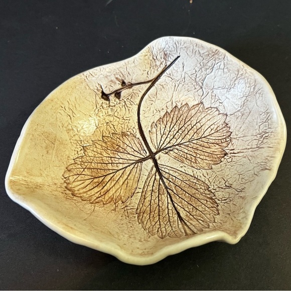 Studio Art Pottery Leaves Earthtone Soap Candy Dish Spoon Rest Ash Tray Accent - Picture 4 of 9